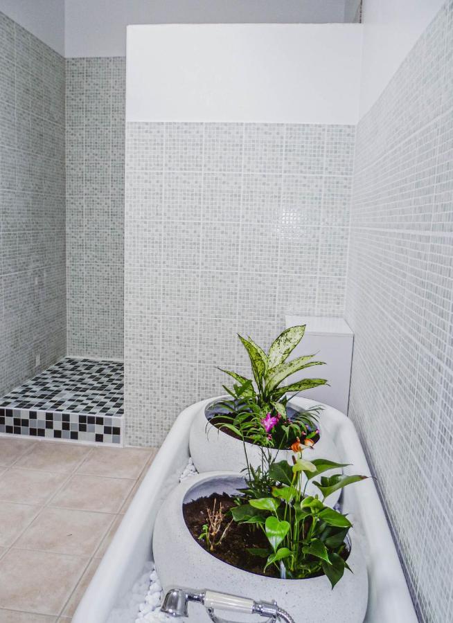 La Laujere Ivie - Gite & Piscine Privative Saint-Hilaire-du-Bois  Екстериор снимка