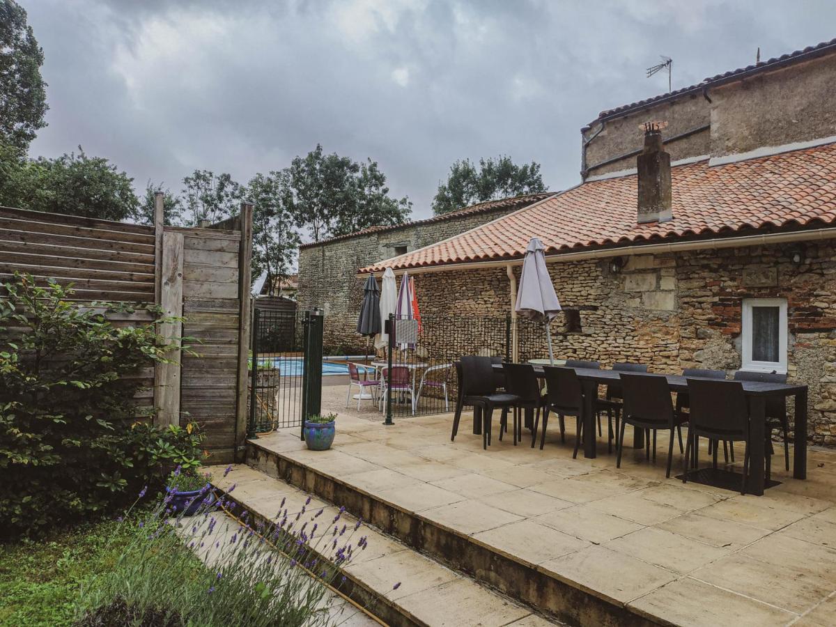 La Laujere Ivie - Gite & Piscine Privative Saint-Hilaire-du-Bois  Екстериор снимка
